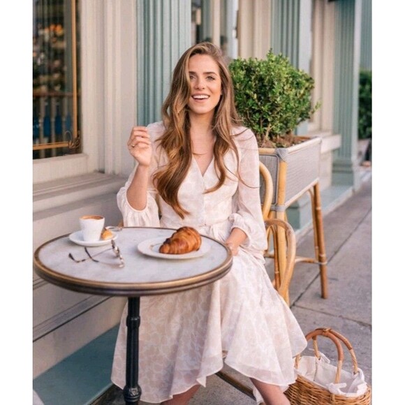 NWT Gal Meets Glam Esther Long Sleeve Midi Dress Cream Combo Print Size 12 - Picture 2 of 9